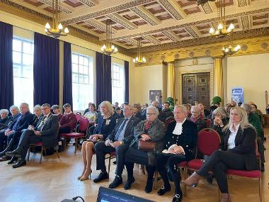 Holocaust Memorial Day 2023 - Crowd